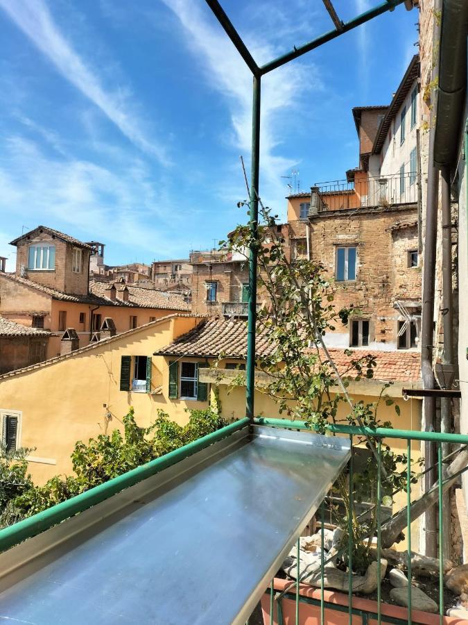 Azzi B&B Comfortably, In The Quietness Of The Perugia Historical Centre Exterior foto