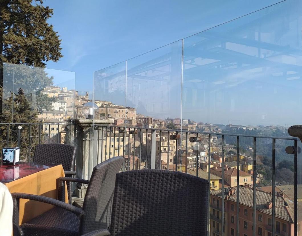Azzi B&B Comfortably, In The Quietness Of The Perugia Historical Centre Exterior foto